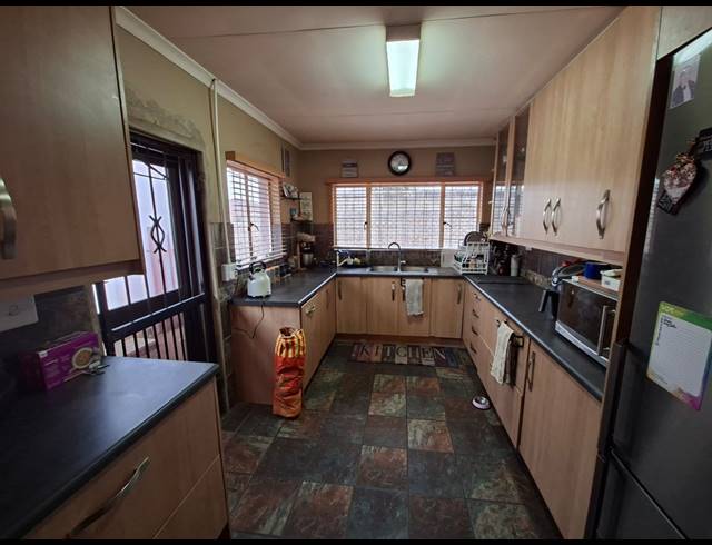 3 BEDROOM FREESTANDING FOR SALE IN KLOPPERPARK